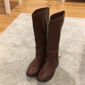 Brown Riding Boots.